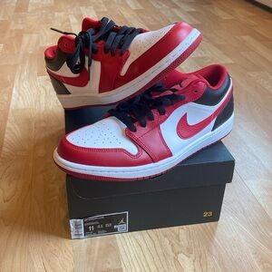 Nike Air Jordan 1 Low’s (Red)